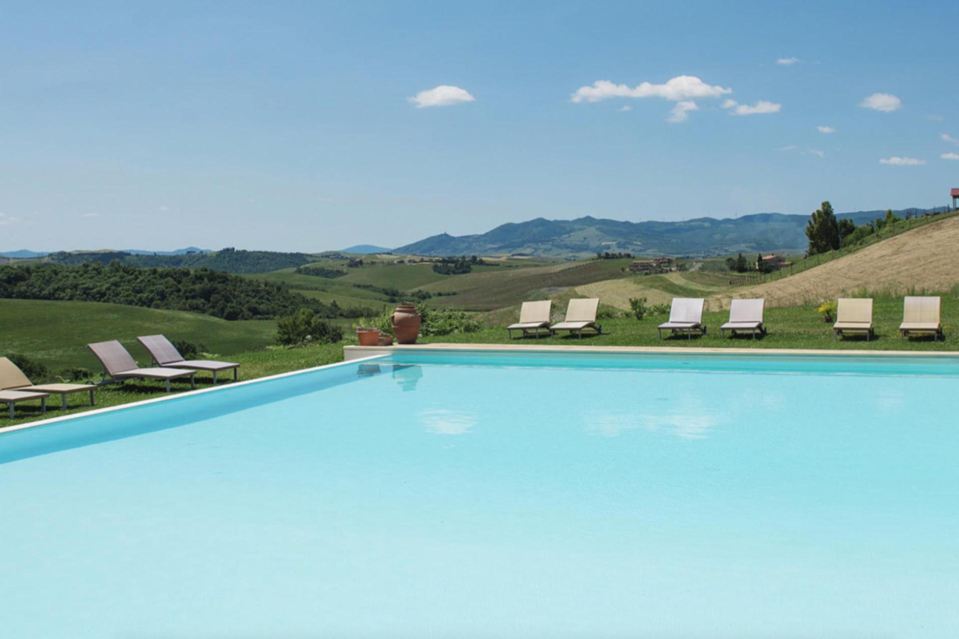 Agriturismo Toscane Gezellige agriturismo met panoramisch zwembad in Toscane