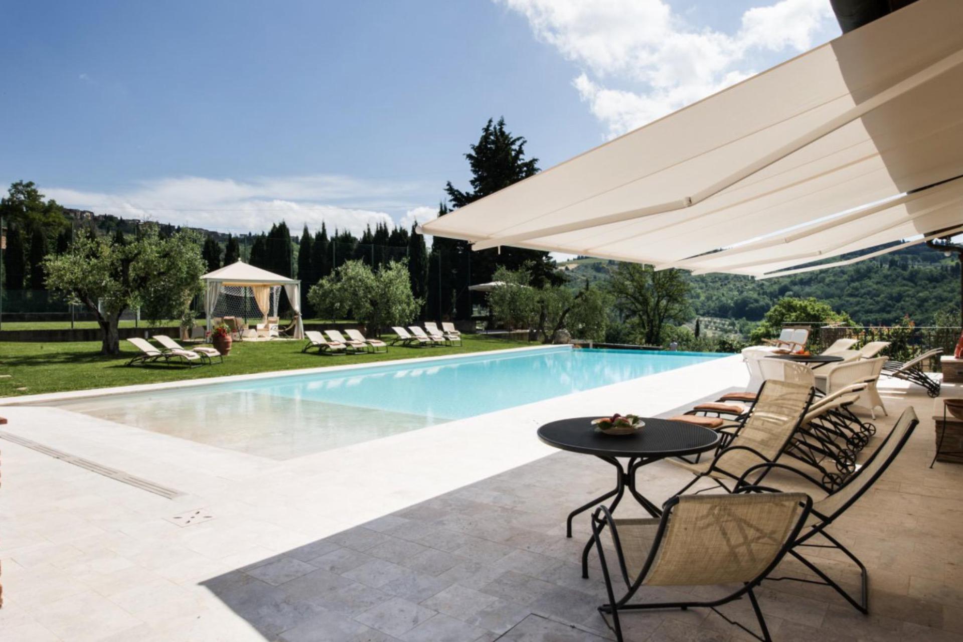 Agriturismo Toscane Wijnboerderij met zwembad en tennisbaan in Toscane