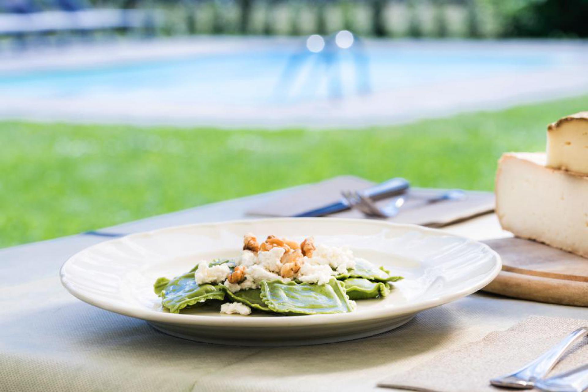 Agriturismo Comomeer, met restaurant en zwembad