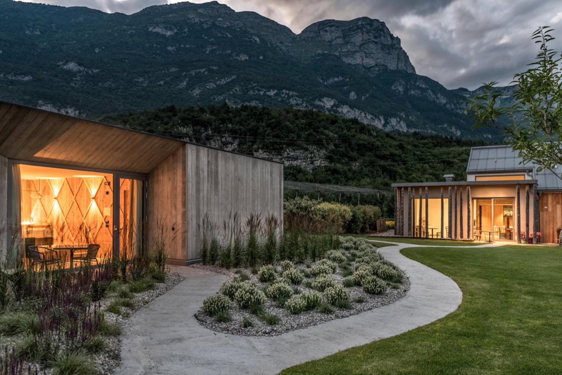 Organische appelboerderij in Trentino's merenvallei