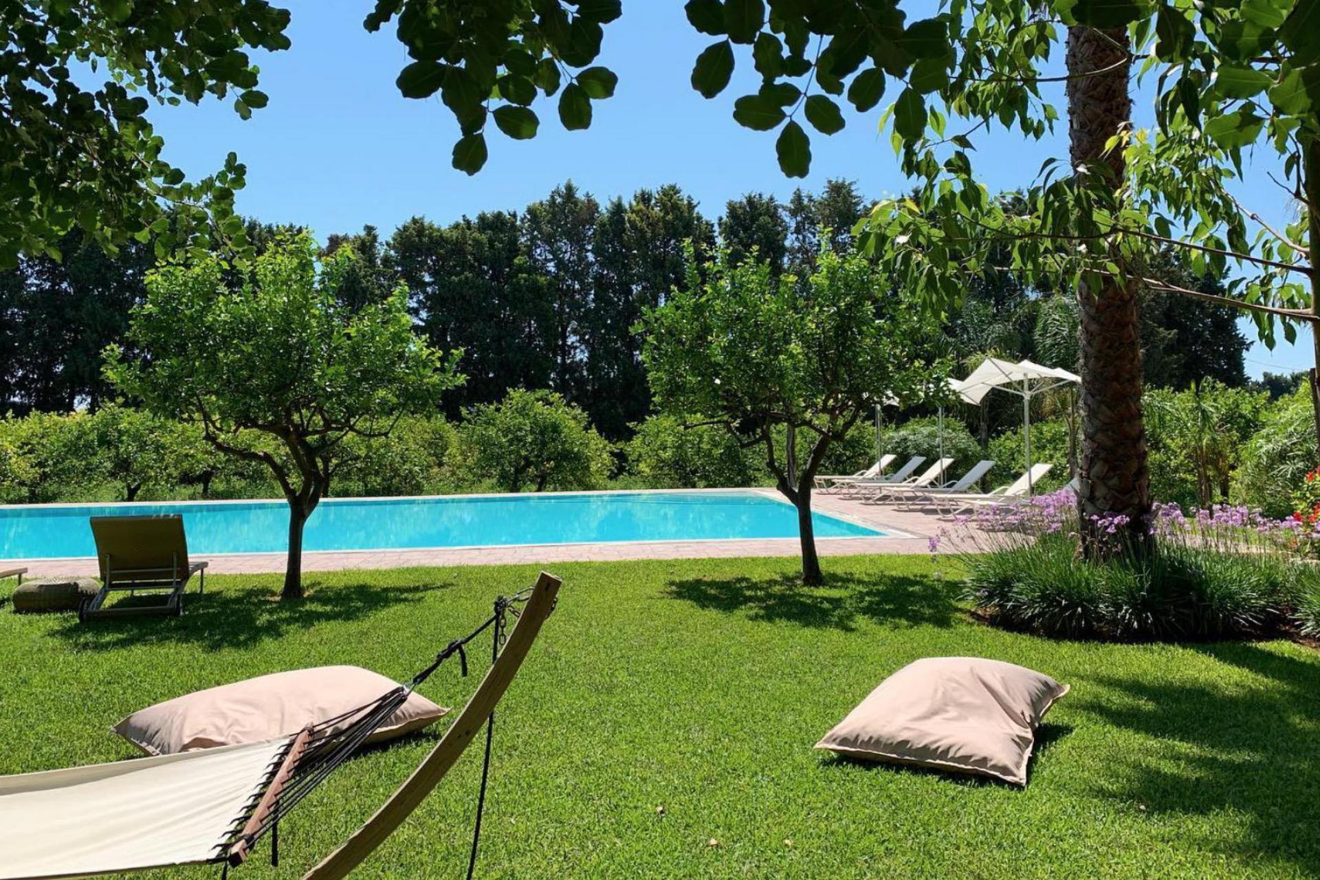 Siciliaanse citrusboerderij vlakbij het strand