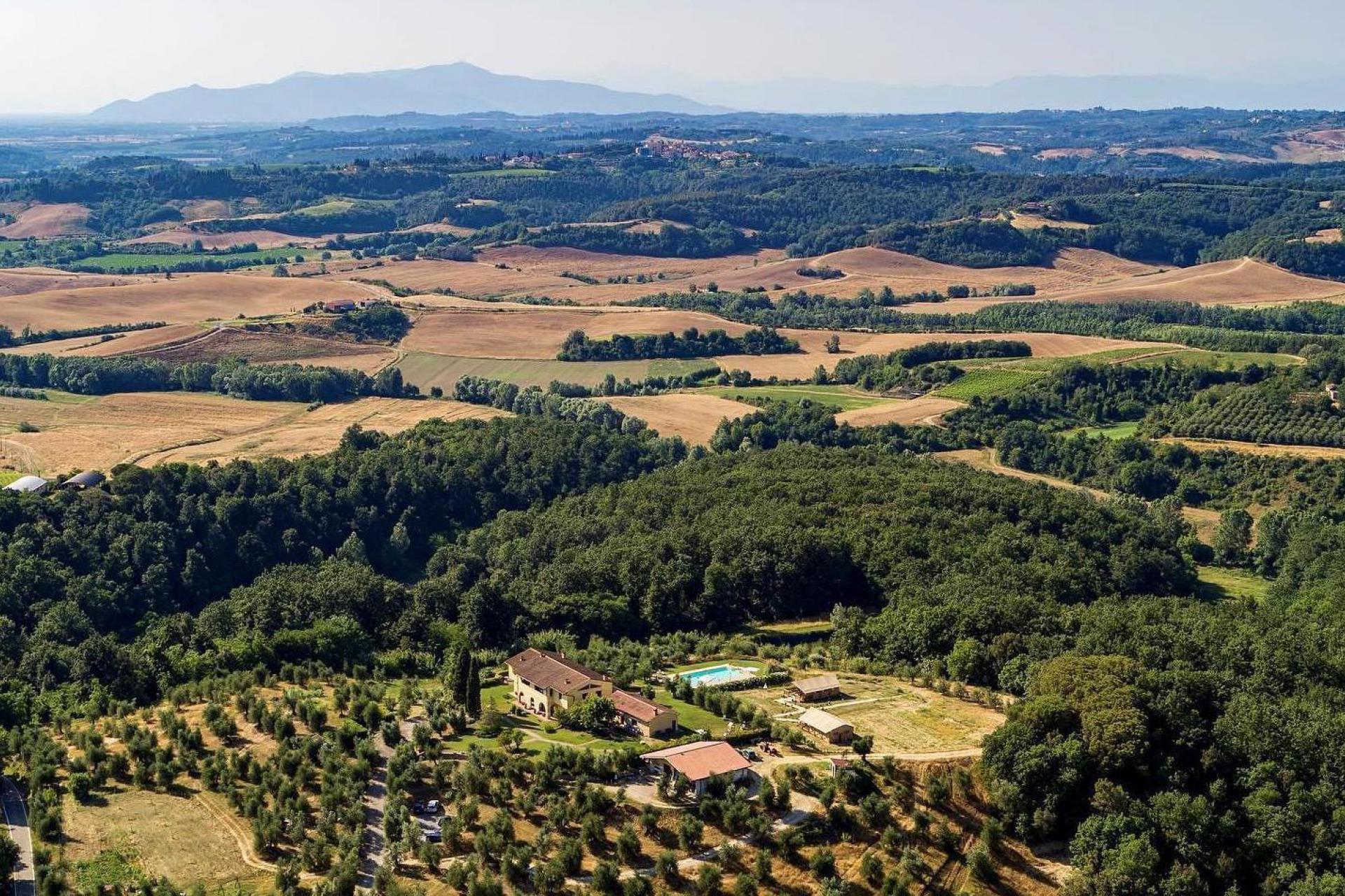 Rustige agriturismo tussen de wijngaarden in Toscane