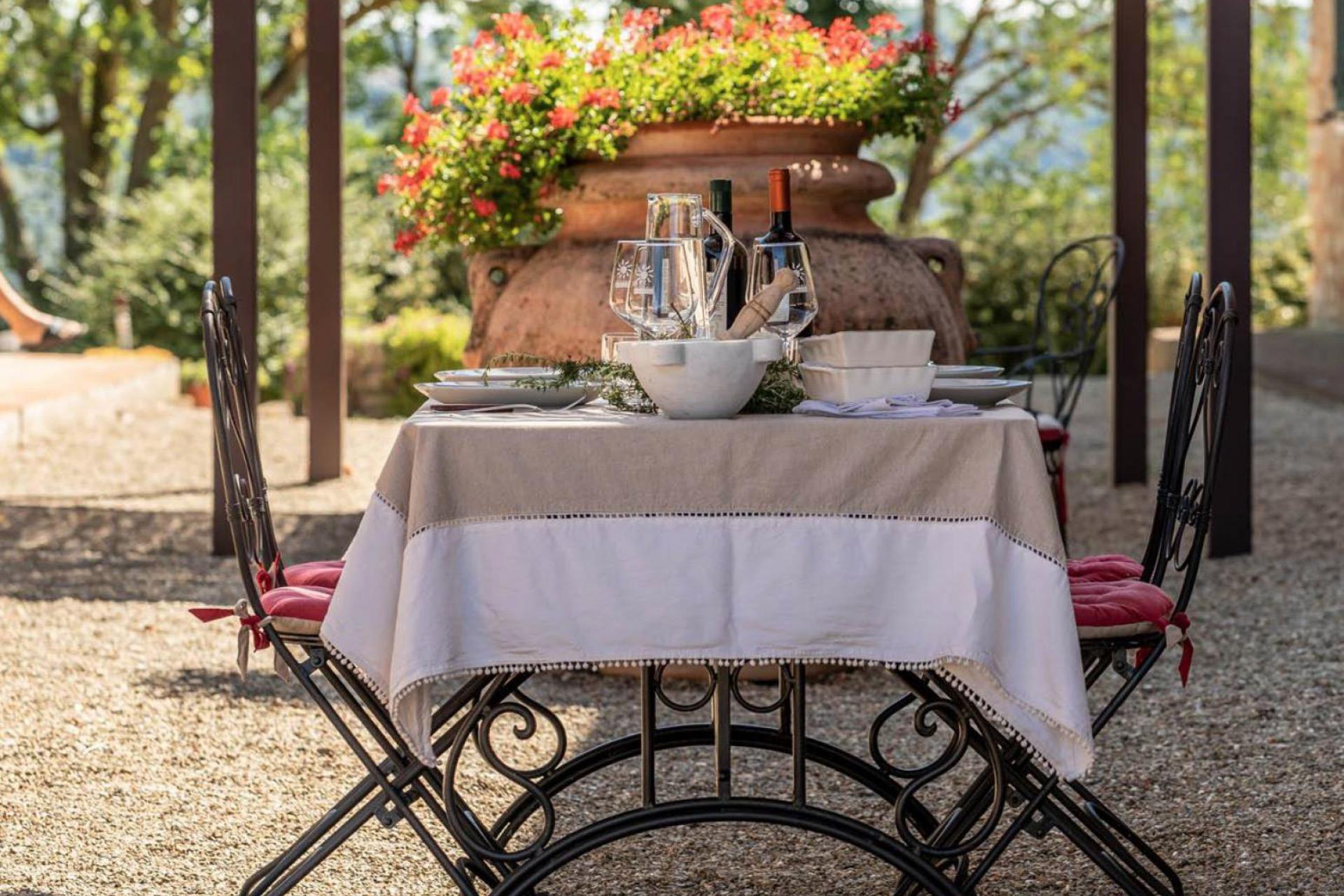Toscaanse agriturismo met pizza avond en wijnbar