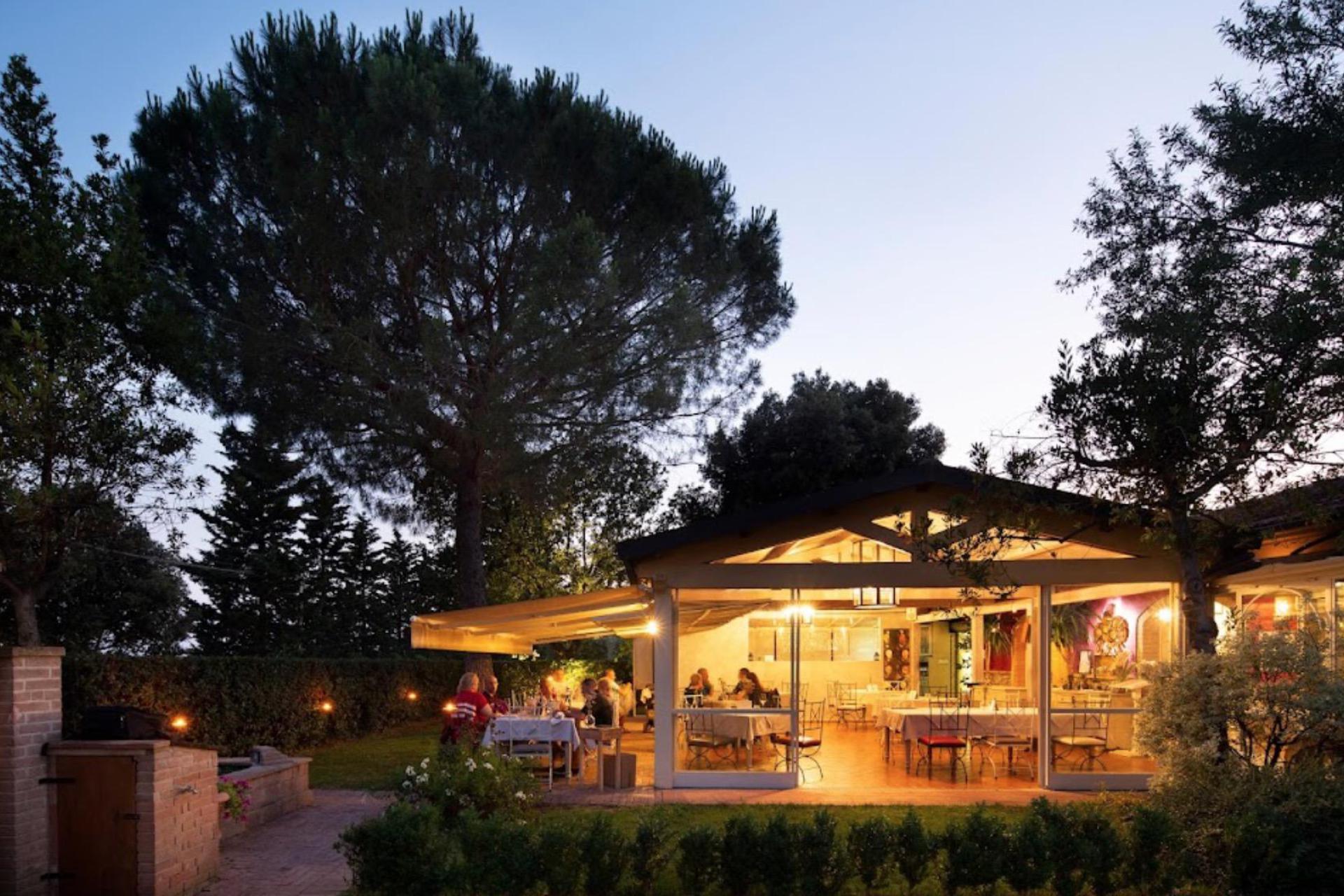 Agriturismo met restaurant nabij de Toscaanse kust