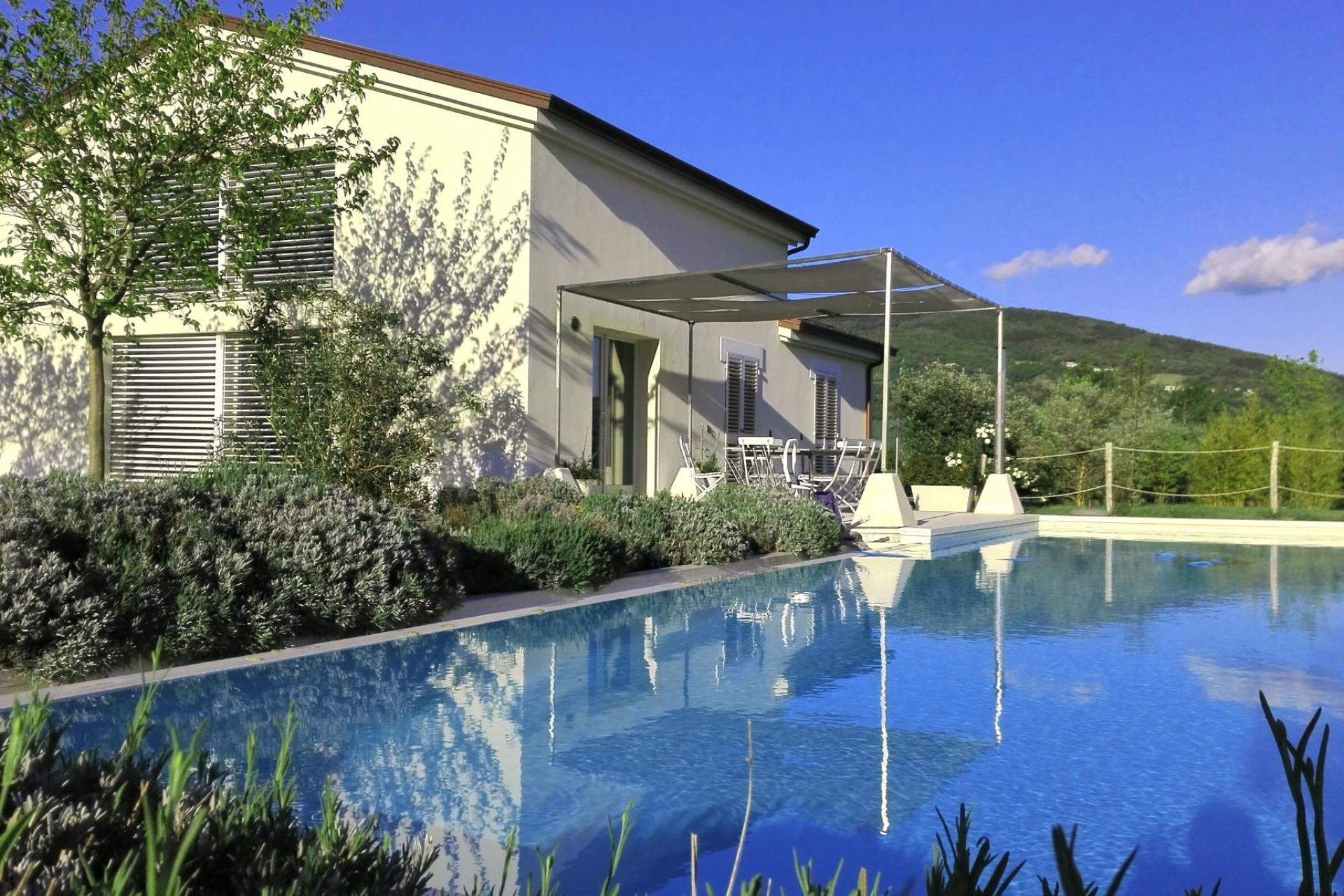 Riante luxe villa met zwembad tussen le Marche en Umbrië