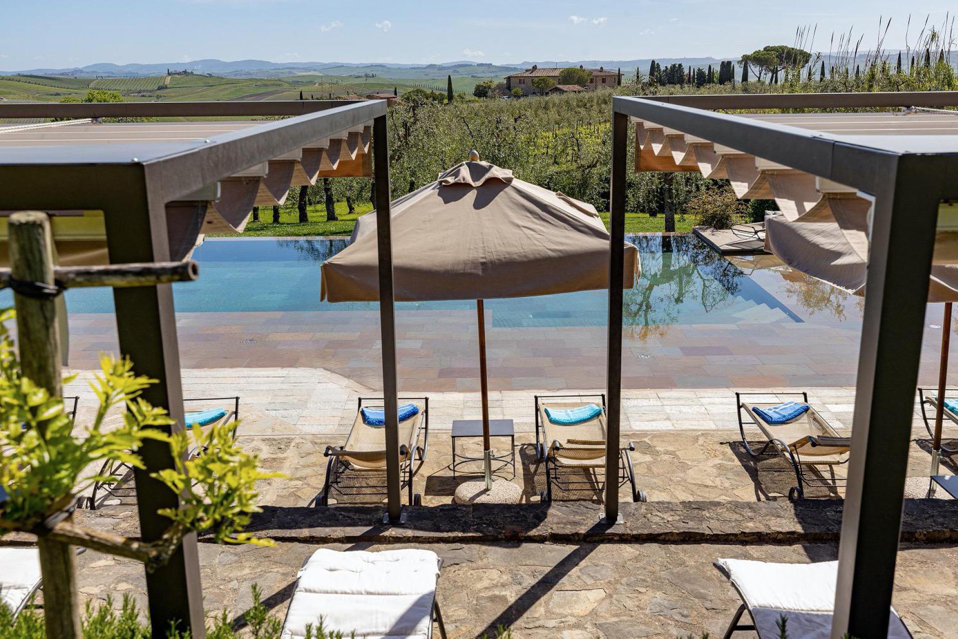 Luxe agriturismo omgeven door wijngaarden van Brunello