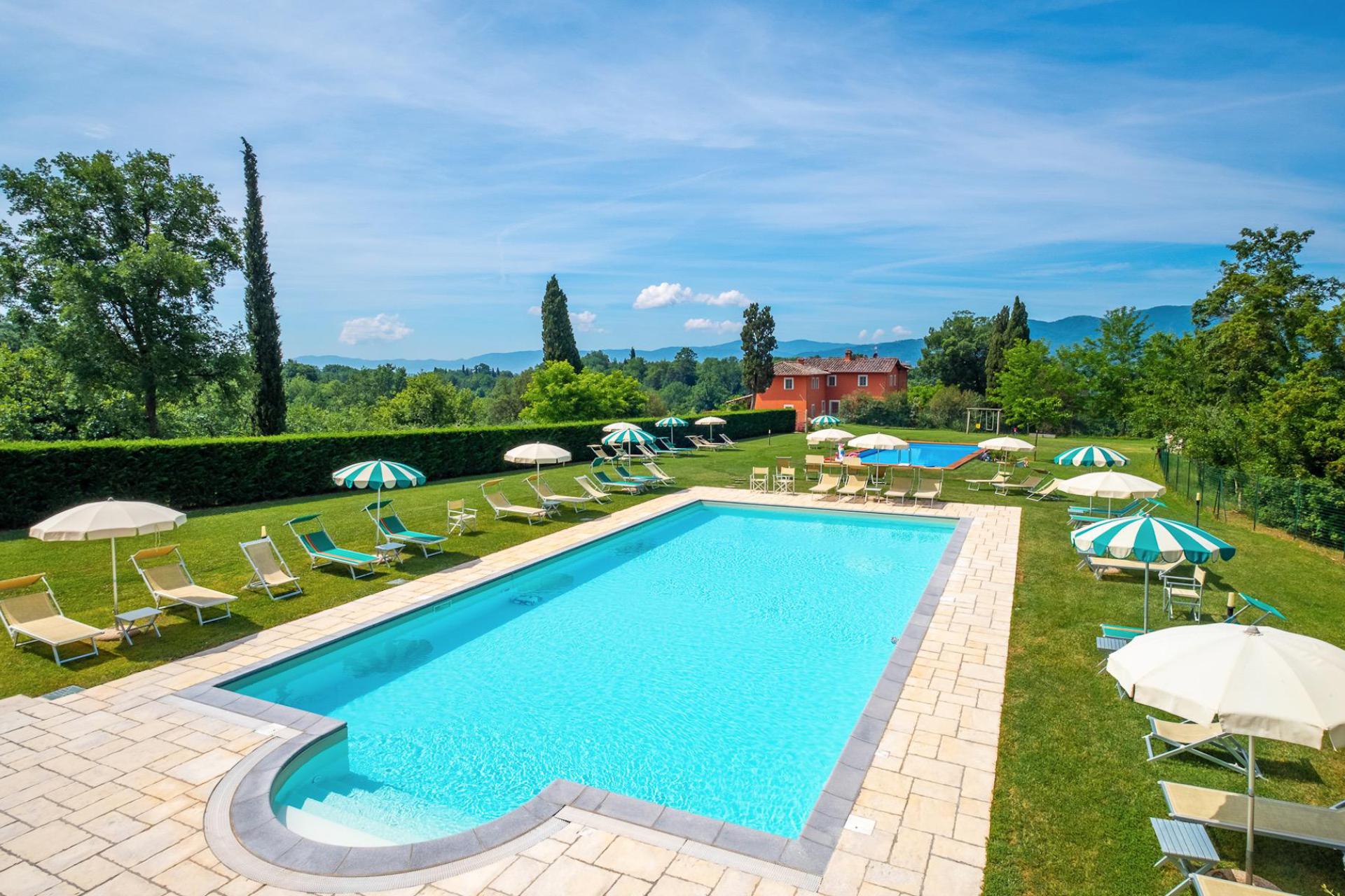 Moderne agriturismo met mooi designinterieur