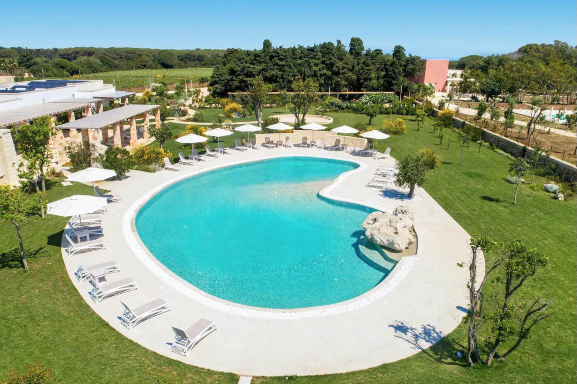 Prachtige wijnboerderij met enorm zwembad