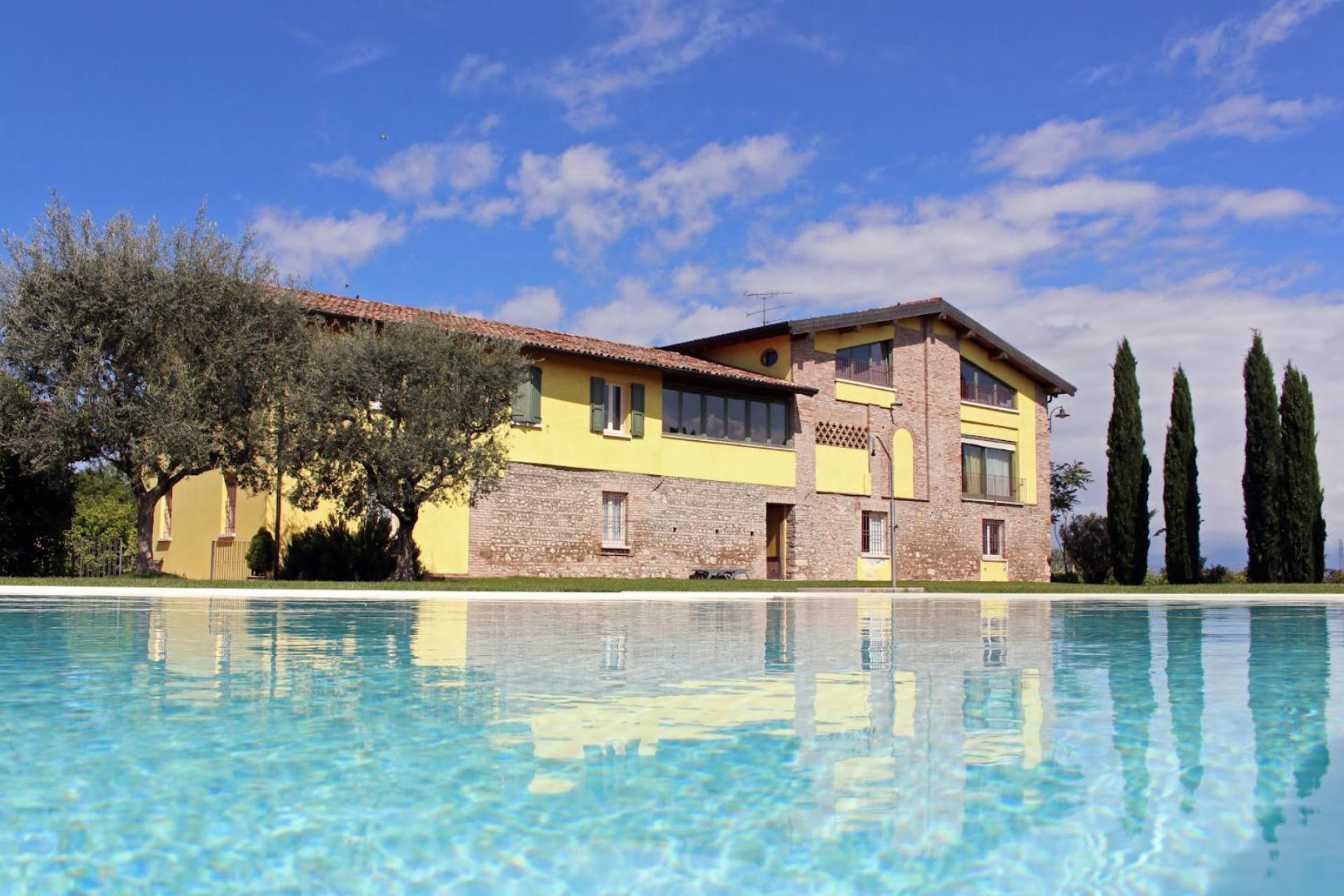 Agriturismo Gardameer, omgeven door wijngaarden