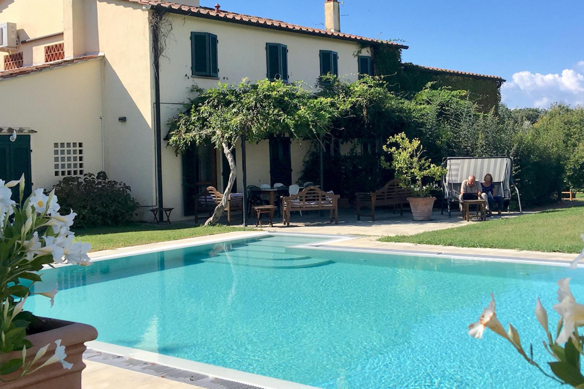 Agriturismo temidden van wijngaarden en vlakbij strand