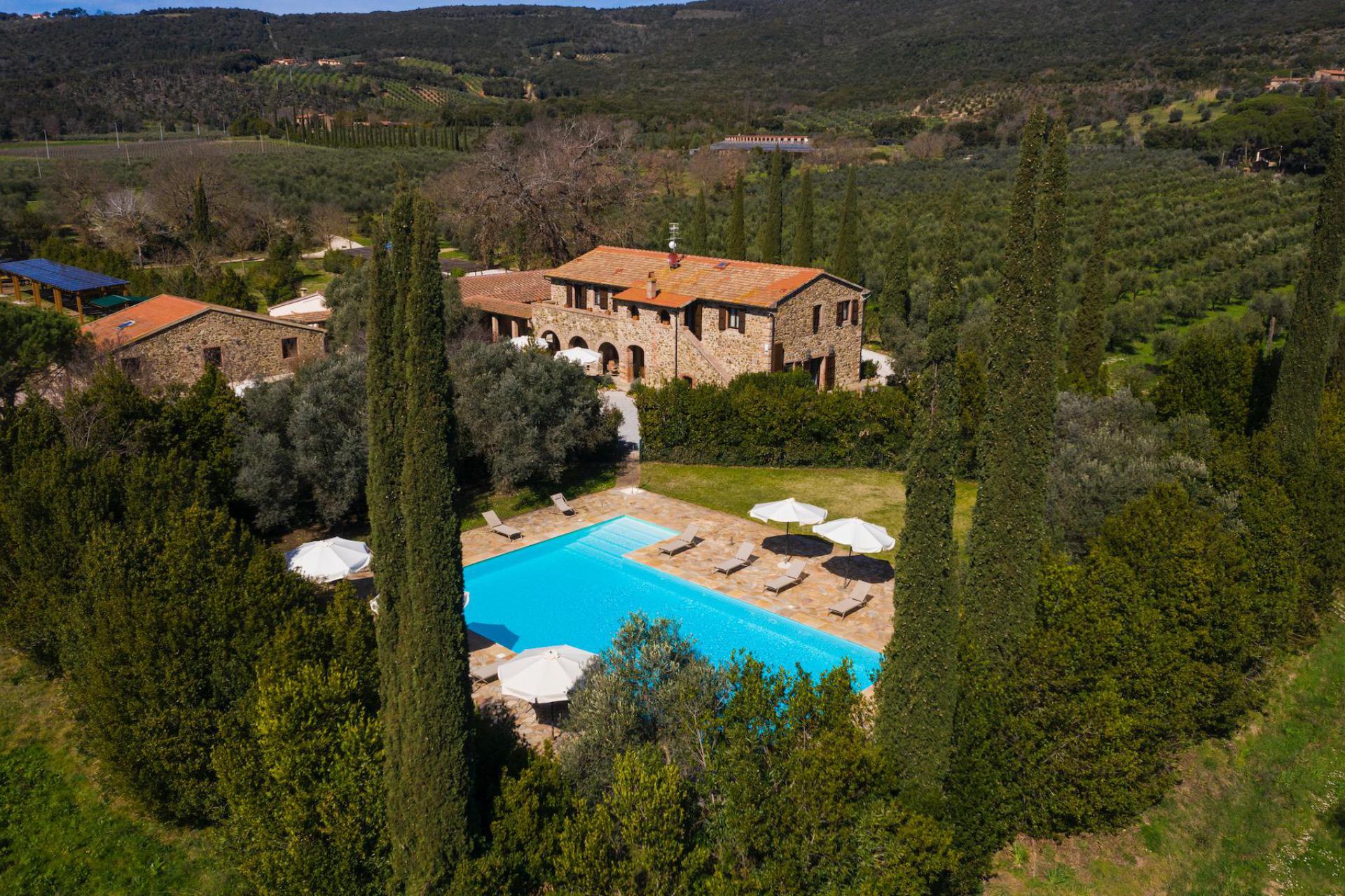 Agriturismo Toscane met restaurant, bike park en 5 zwembaden