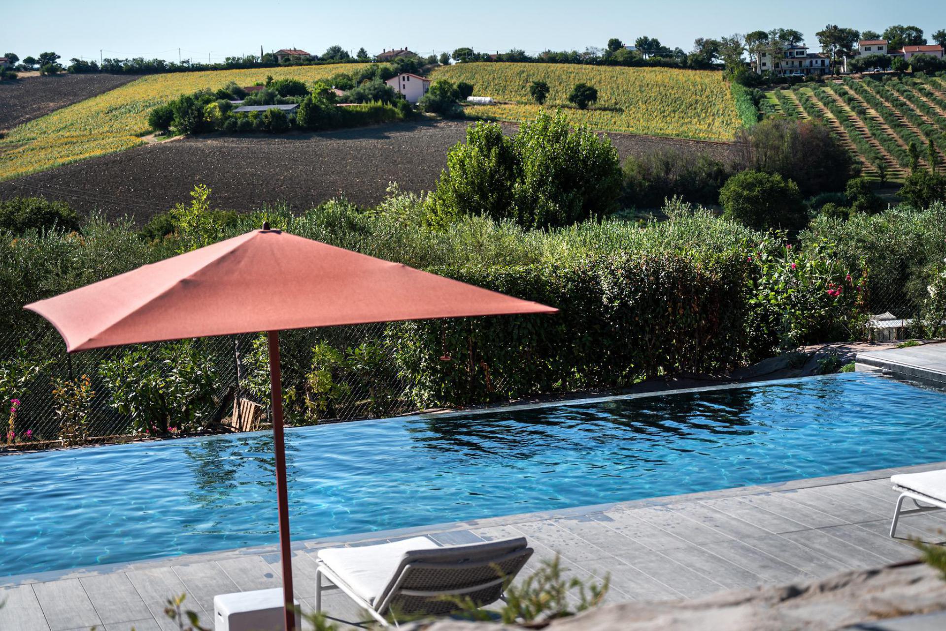 Agriturismo le Marche met restaurant tussen olijfbomen