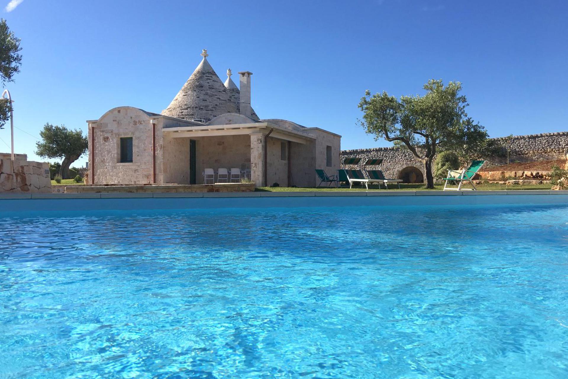 Mooie trullo met eigen zwembad in olijfgaard