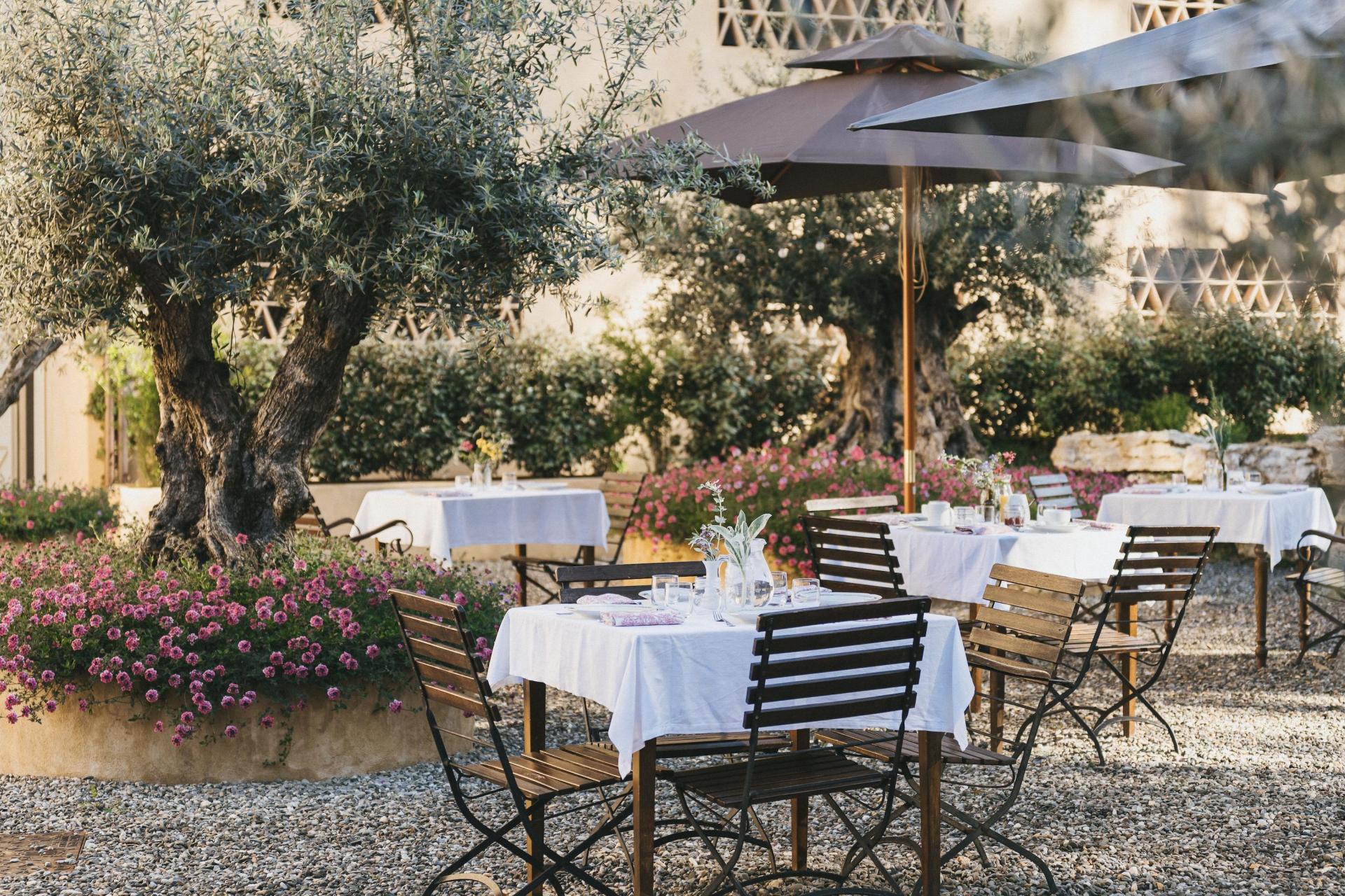 Kleine Toscaanse borgo met zwembad en restaurant