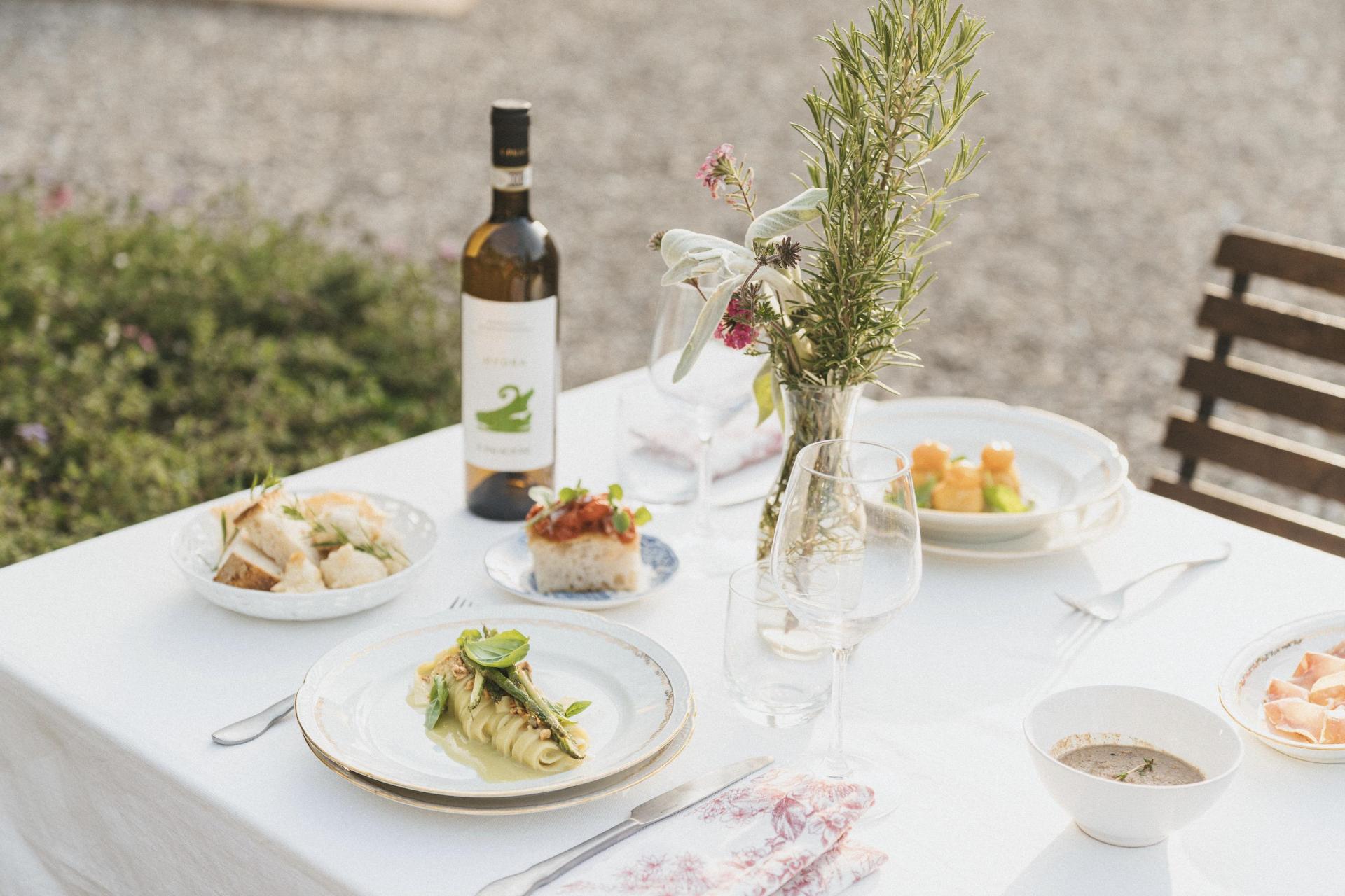 Kleine Toscaanse borgo met zwembad en restaurant