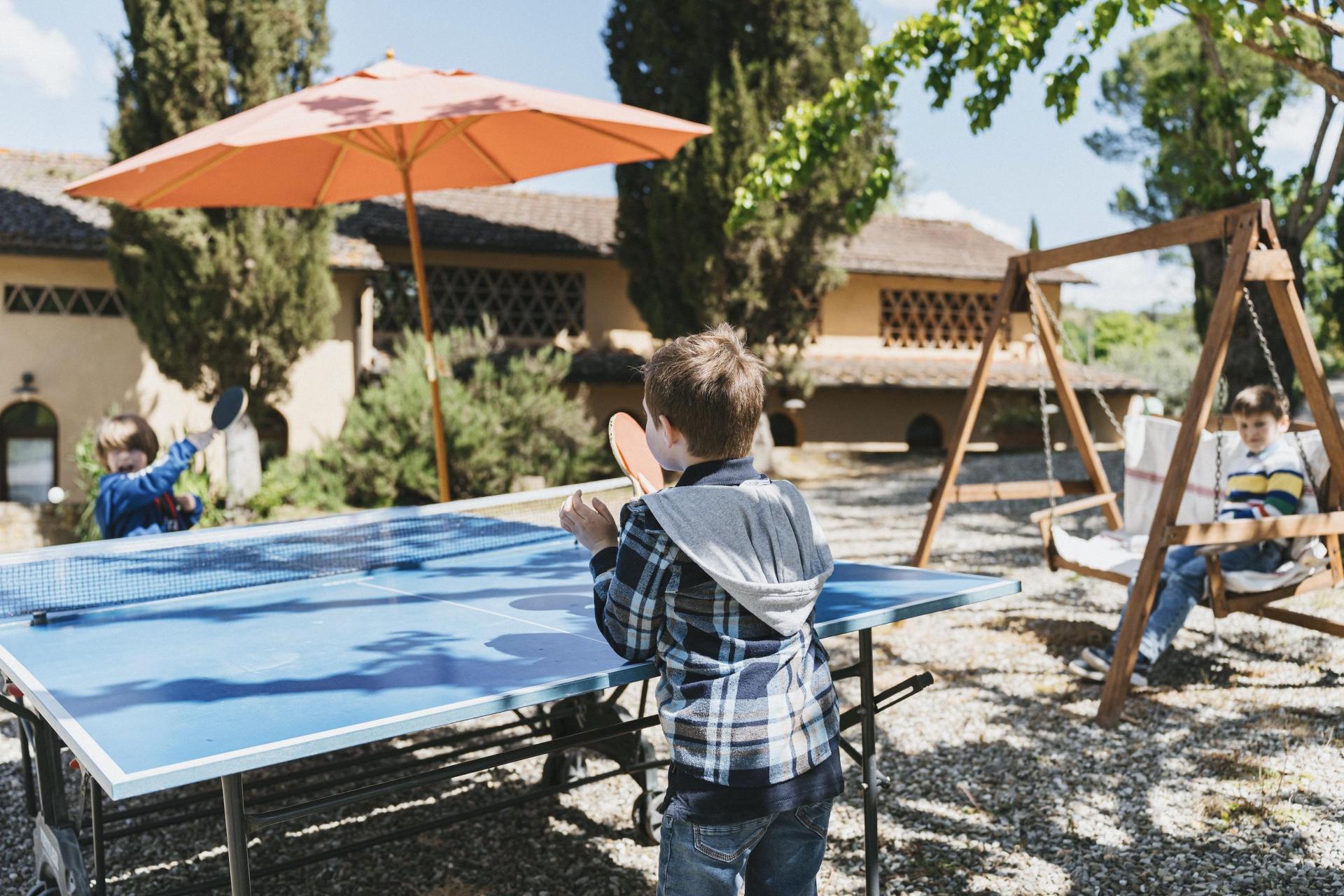 Kleine Toscaanse borgo met zwembad en restaurant