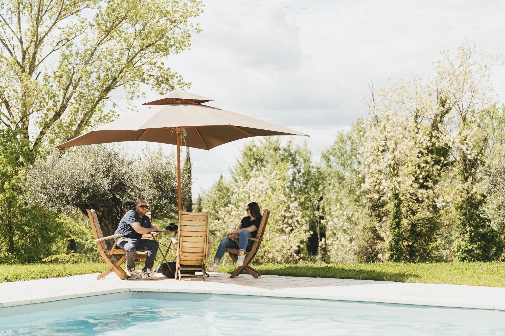 Kleine Toscaanse borgo met zwembad en restaurant