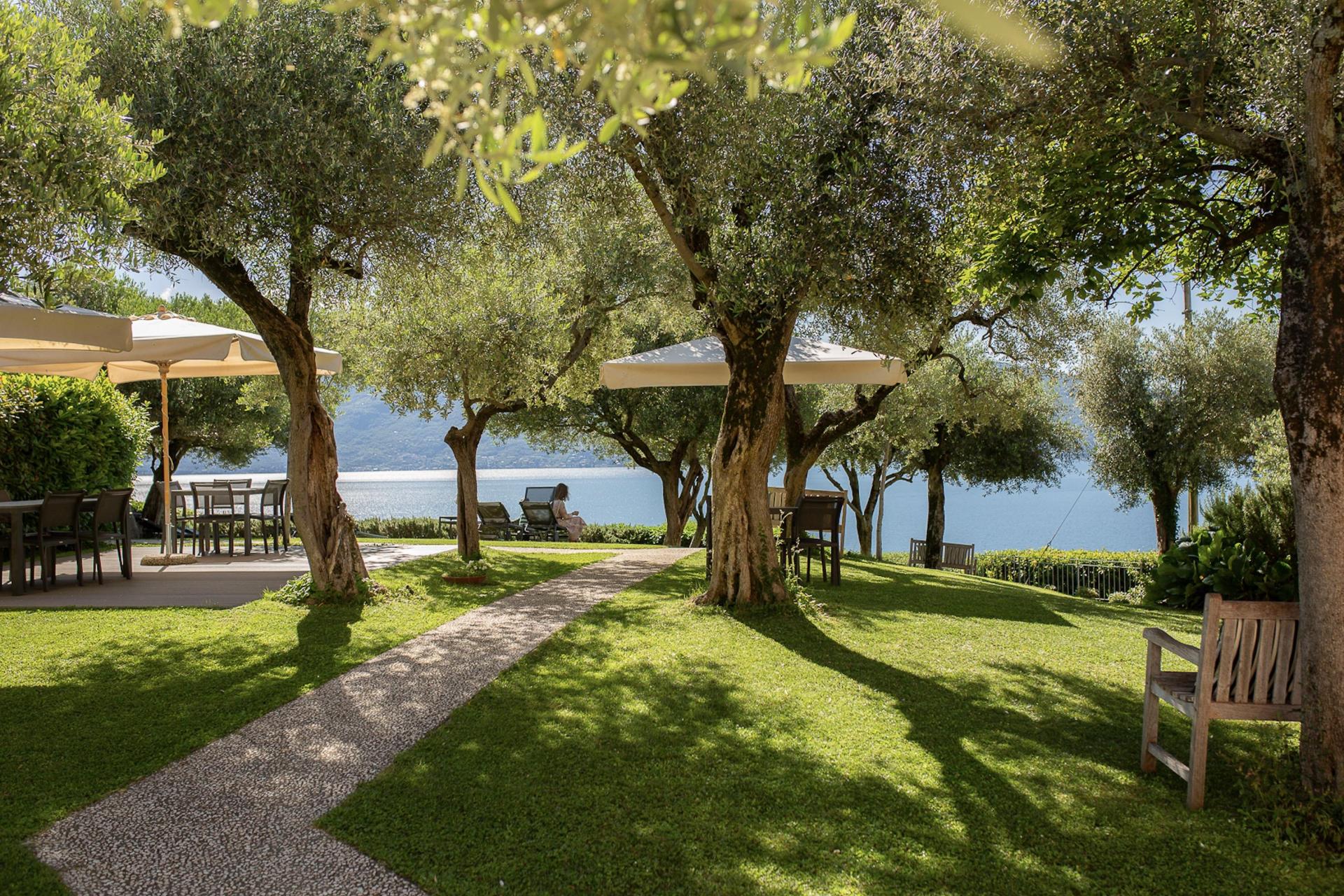 Agriturismo Gardameer, uitzicht op het meer en golfbaan