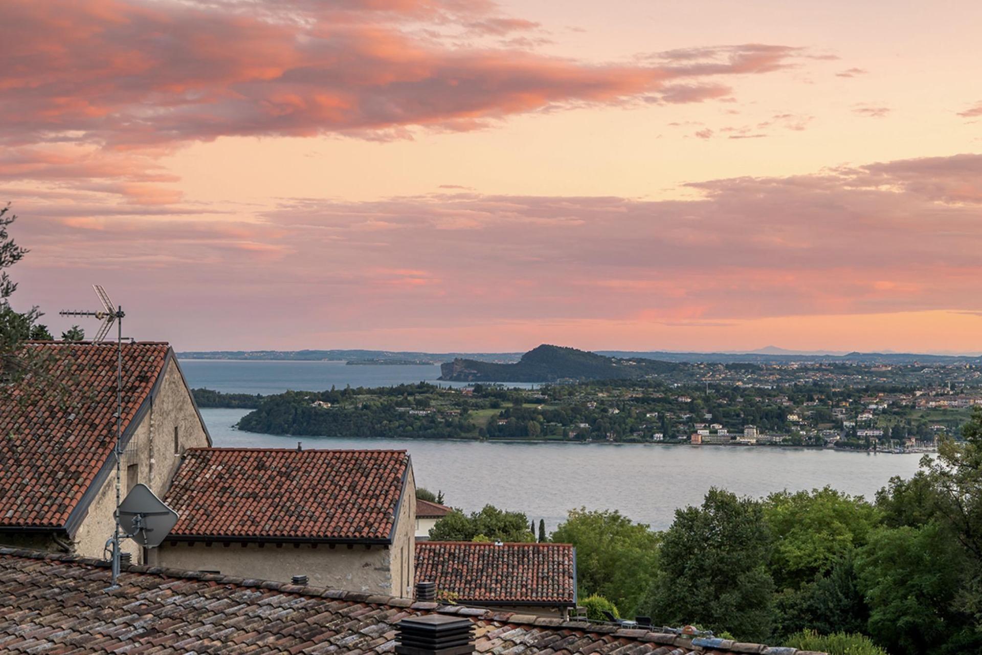Agriturismo Gardameer met uitzicht en sfeervol interieur