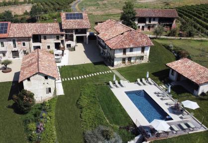 Stijlvolle agriturismo met zwembad en wellness in de Langhe