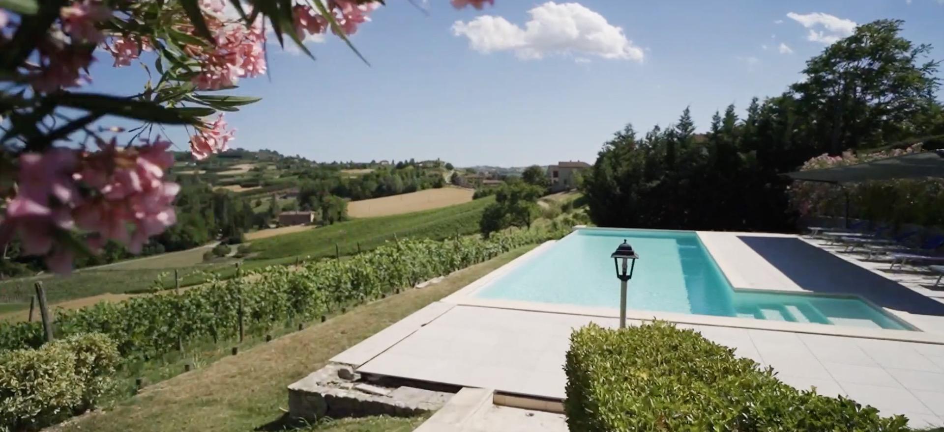 Agriturismo Piemonte Agriturismo en wijnboerderij in de heuvels van Piemonte