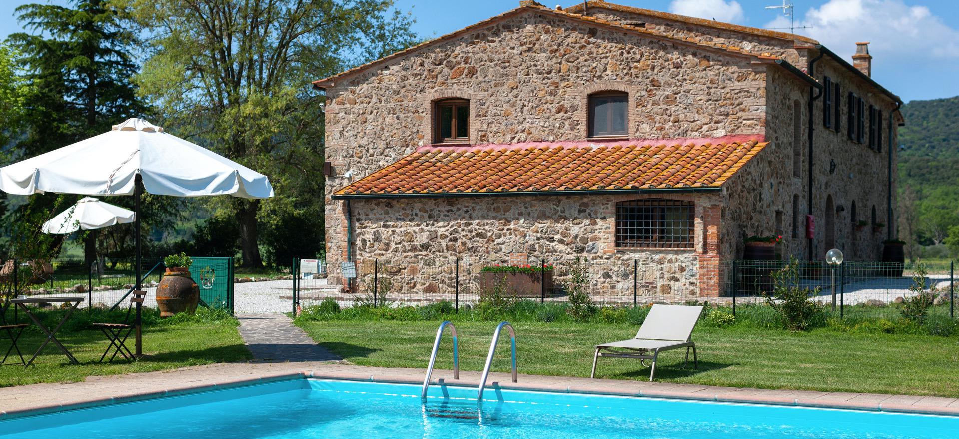 Agriturismo Toscane Agriturismo in Toscane met 5 zwembaden en 20 minuten van zee