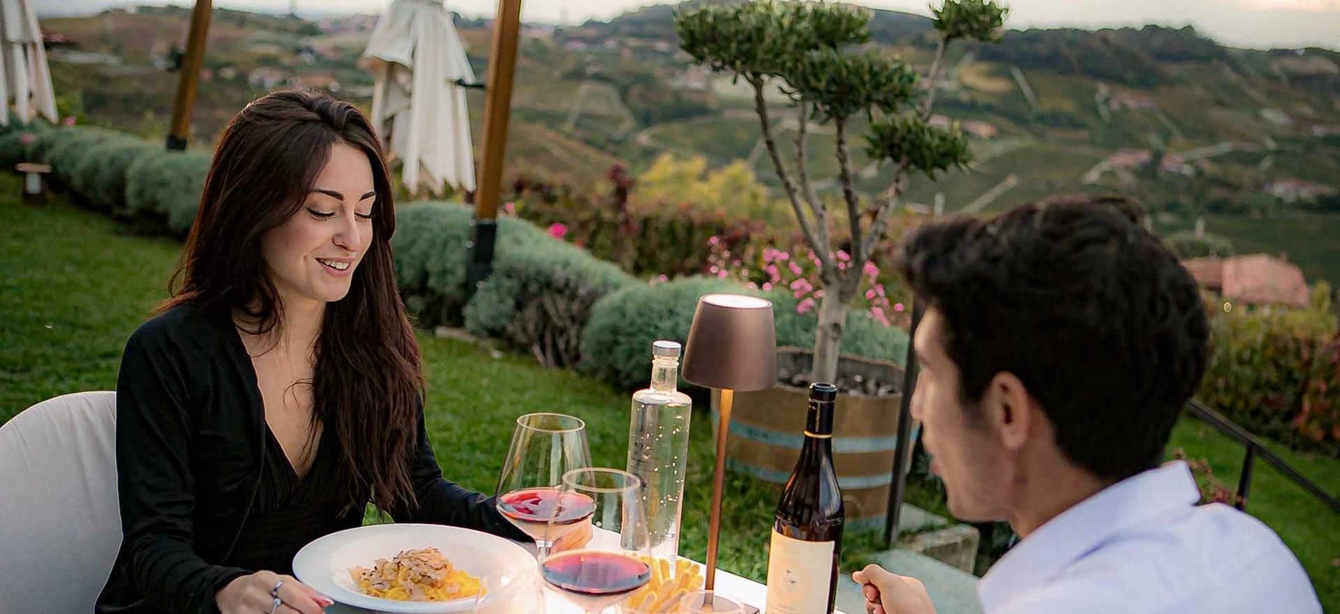 Agriturismo Piemonte Agriturismo Piemonte tussen wijgaarden met restaurant