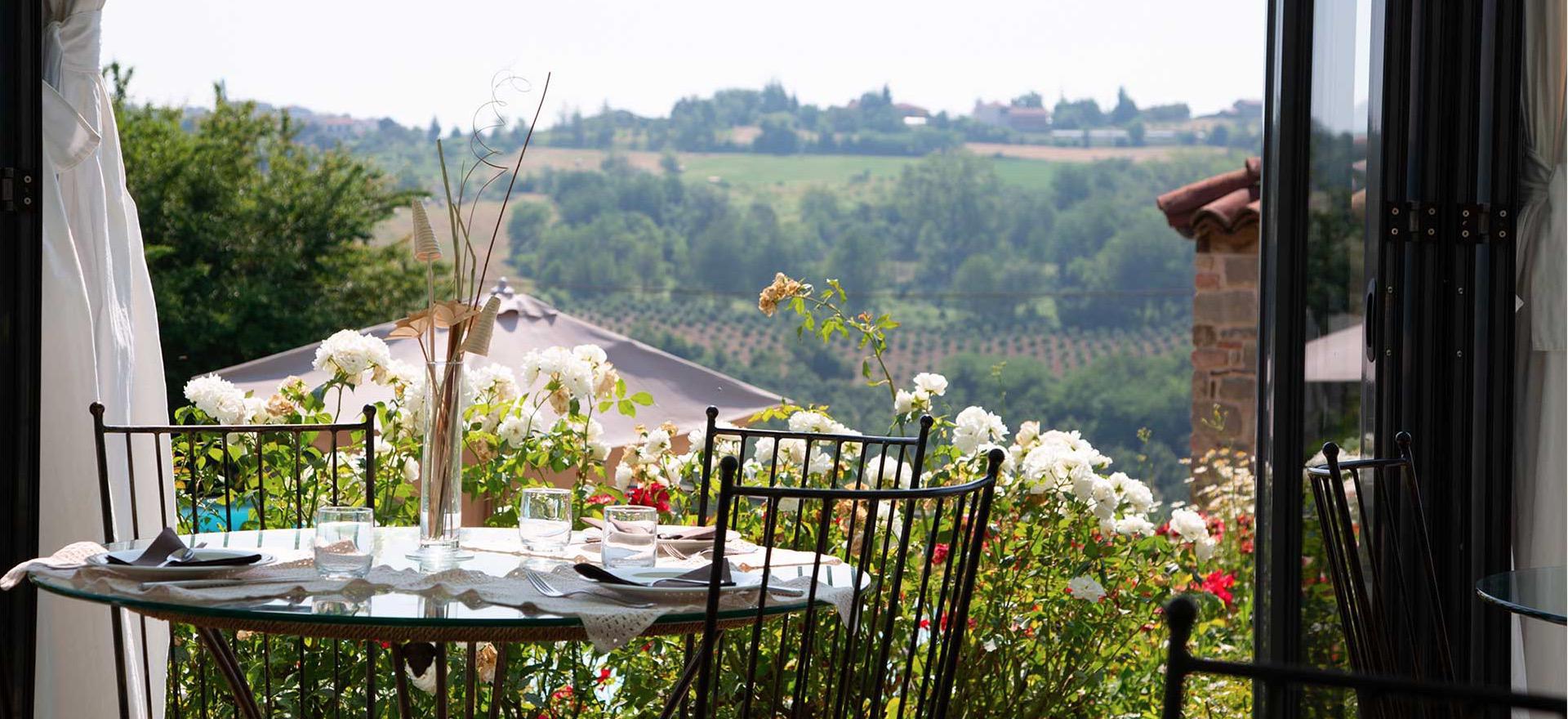 Agriturismo Piemonte Agriturismo Piemonte tussen wijgaarden met restaurant