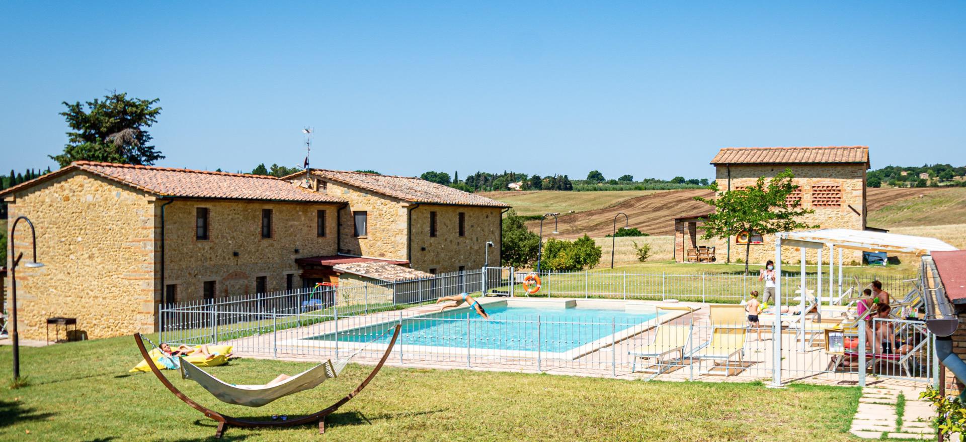 Agriturismo Toscane Centraal gelegen agriturismo met verwarmd zwembad