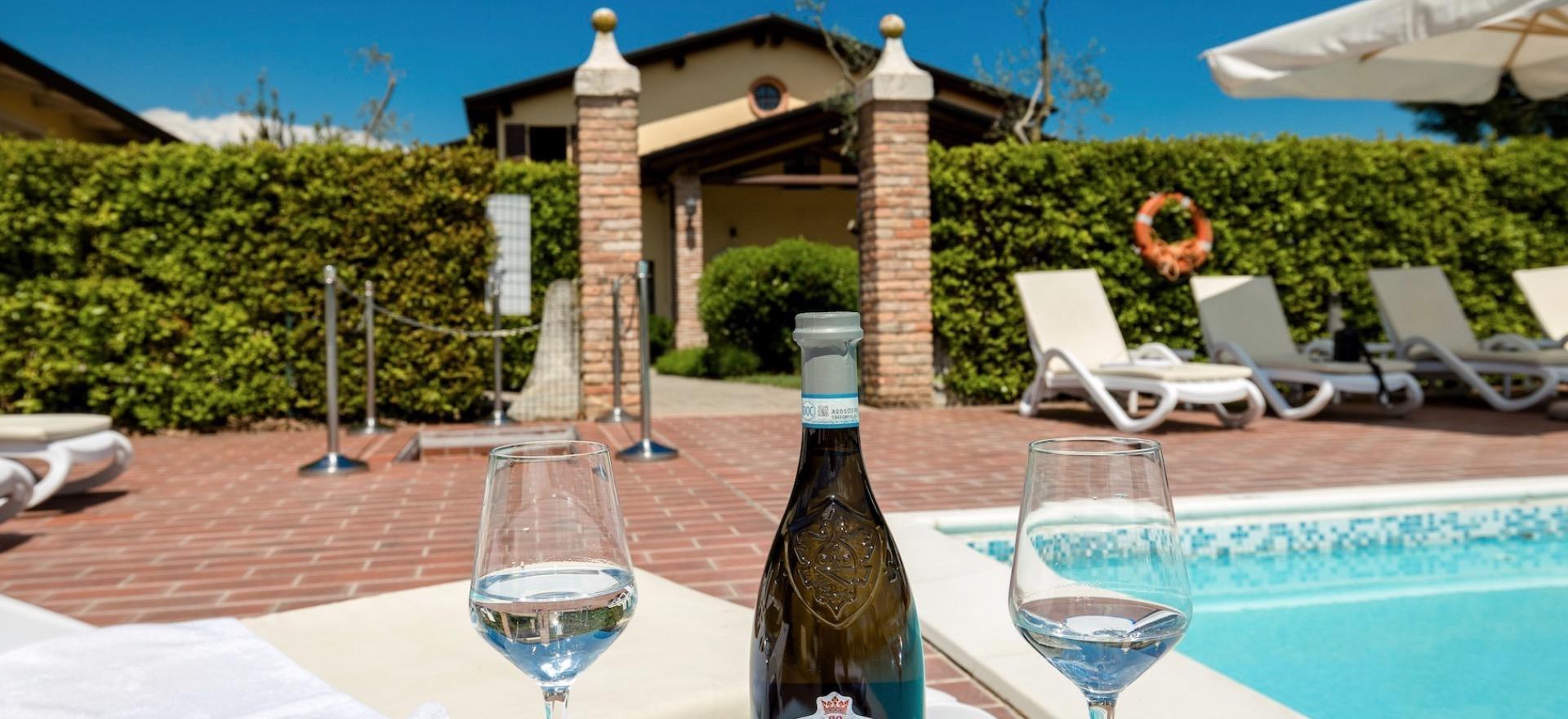 Agriturismo Comomeer en Gardameer Familievriendelijke agriturismo Gardameer – omringd door wijngaarden