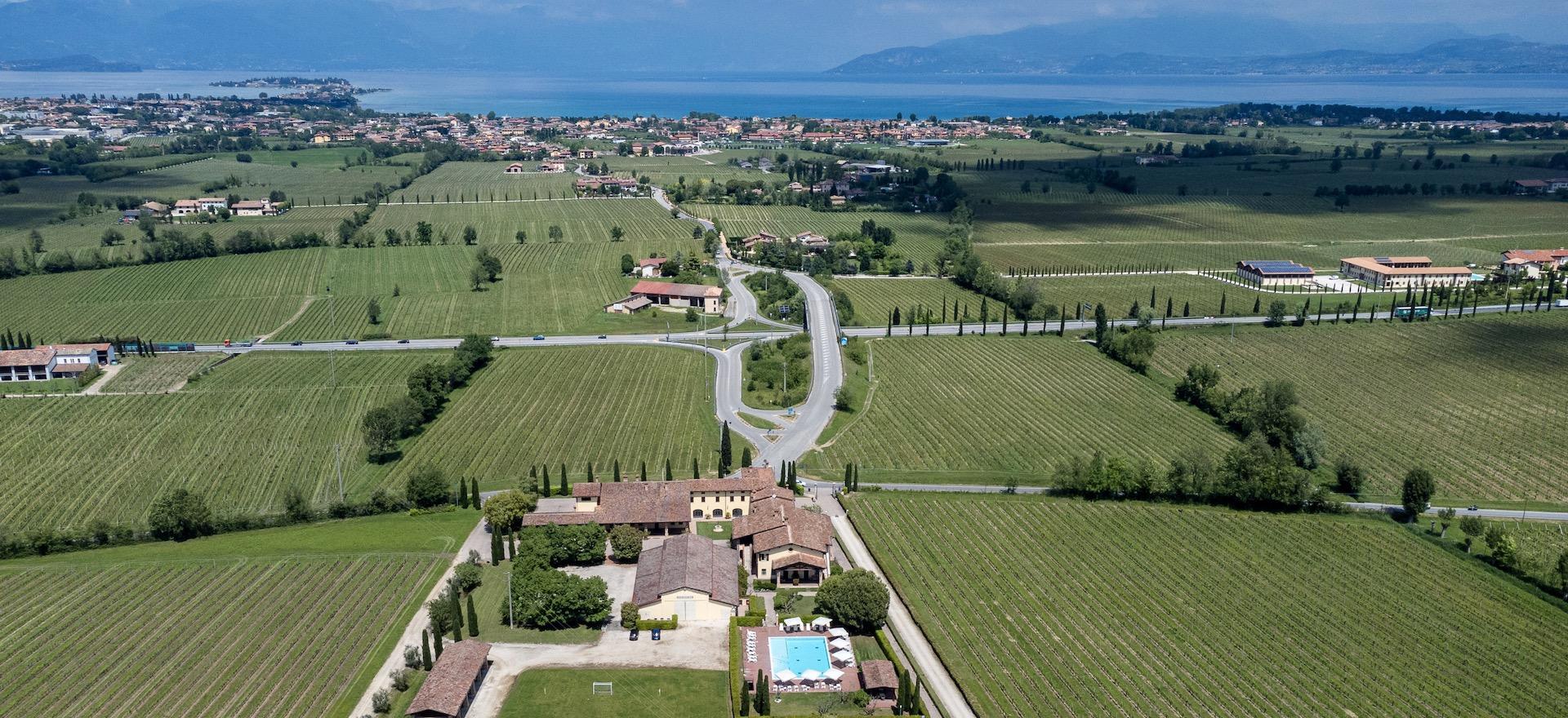 Agriturismo Comomeer en Gardameer Familievriendelijke agriturismo Gardameer – omringd door wijngaarden