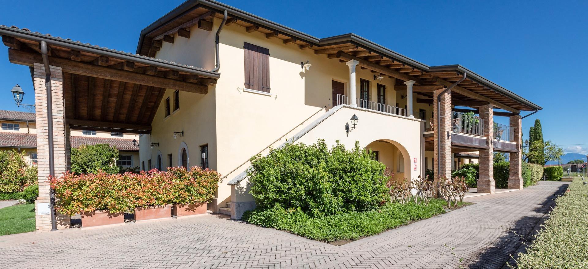 Agriturismo Comomeer en Gardameer Familievriendelijke agriturismo Gardameer – omringd door wijngaarden