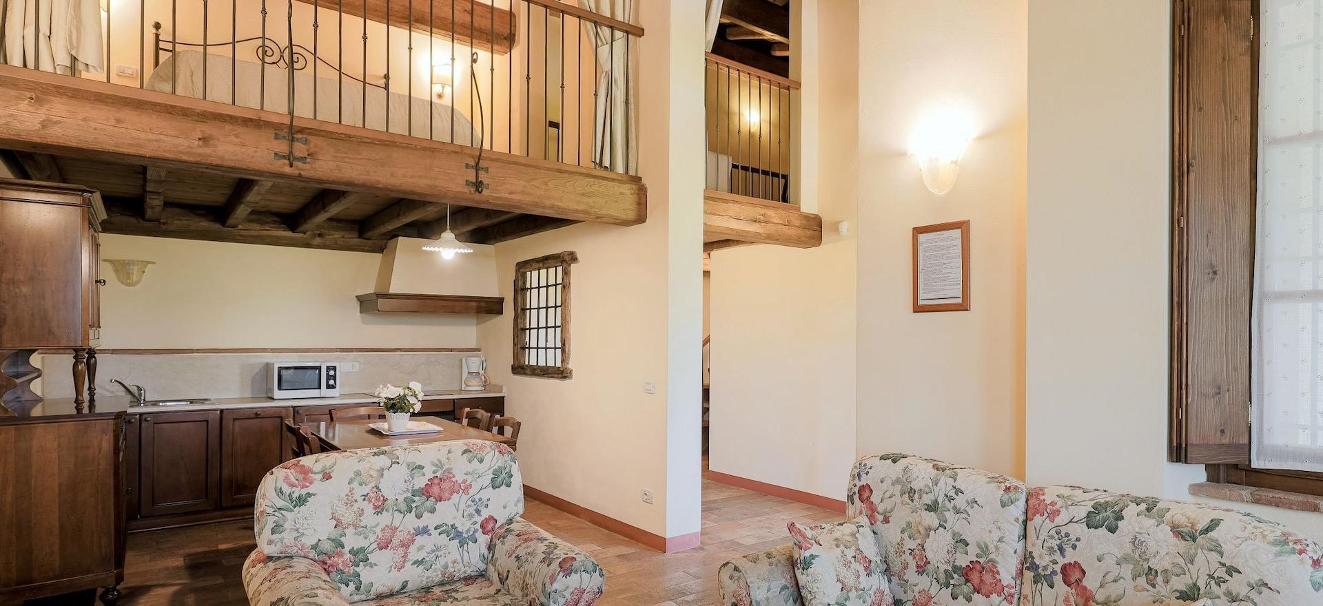 Agriturismo Comomeer en Gardameer Familievriendelijke agriturismo Gardameer – omringd door wijngaarden