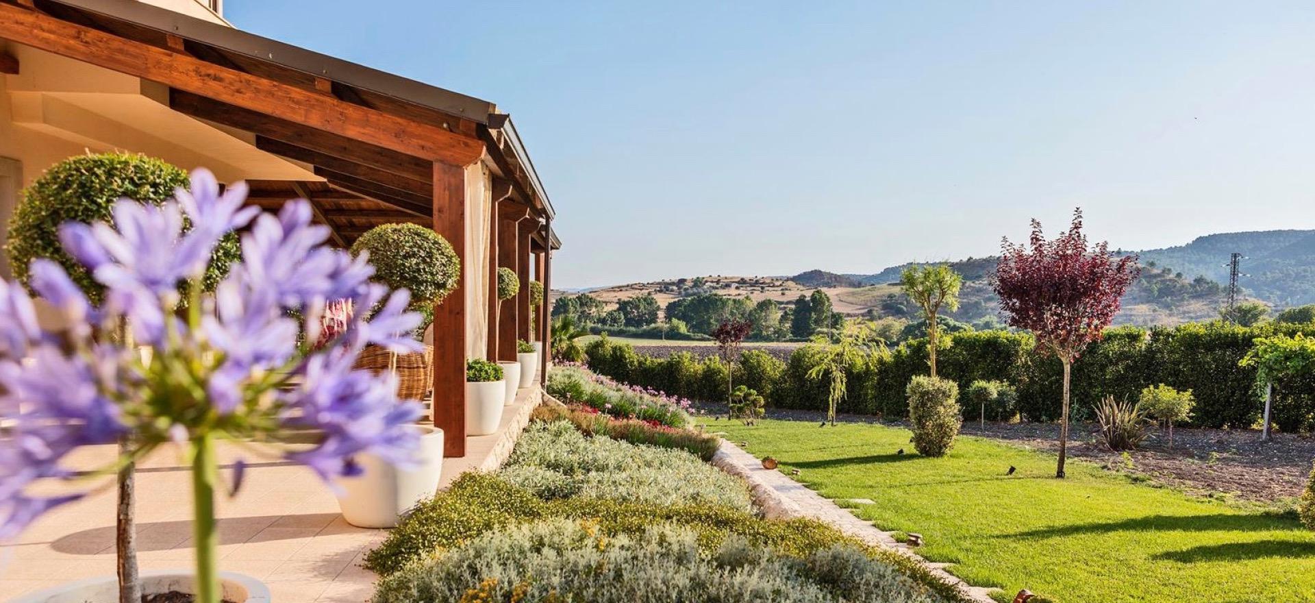 Agriturismo Sicilie Familievriendelijke agriturismo op Sicilië met groot zwembad
