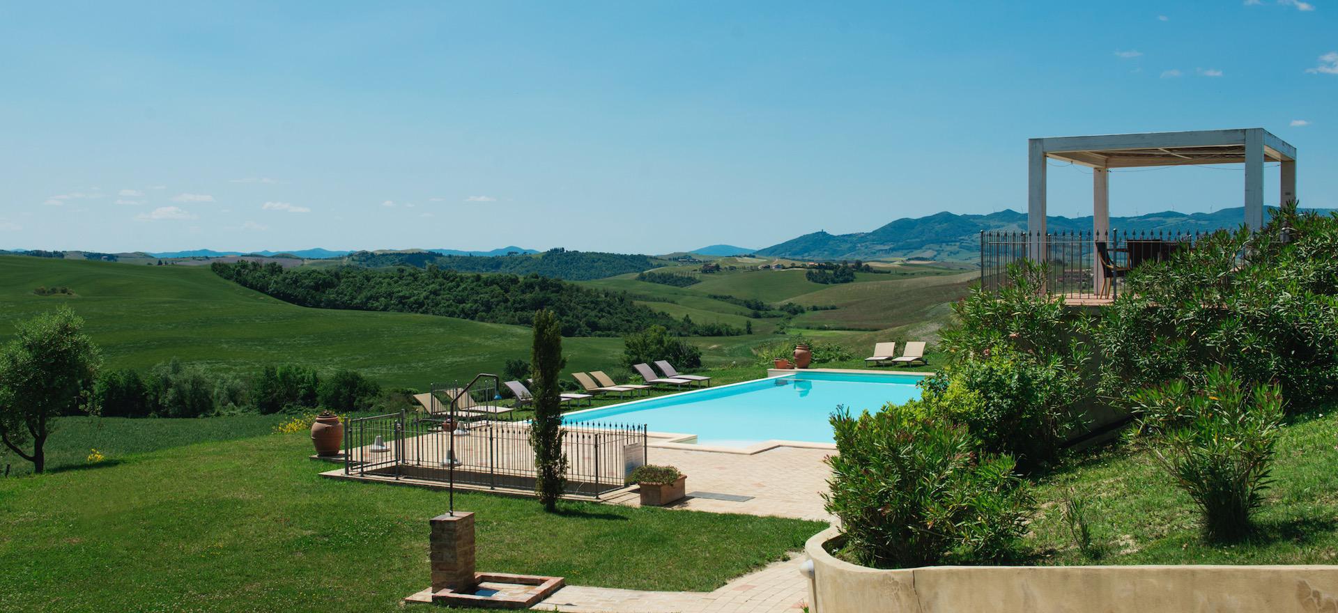 Agriturismo Toscane Gezellige agriturismo met panoramisch zwembad in Toscane