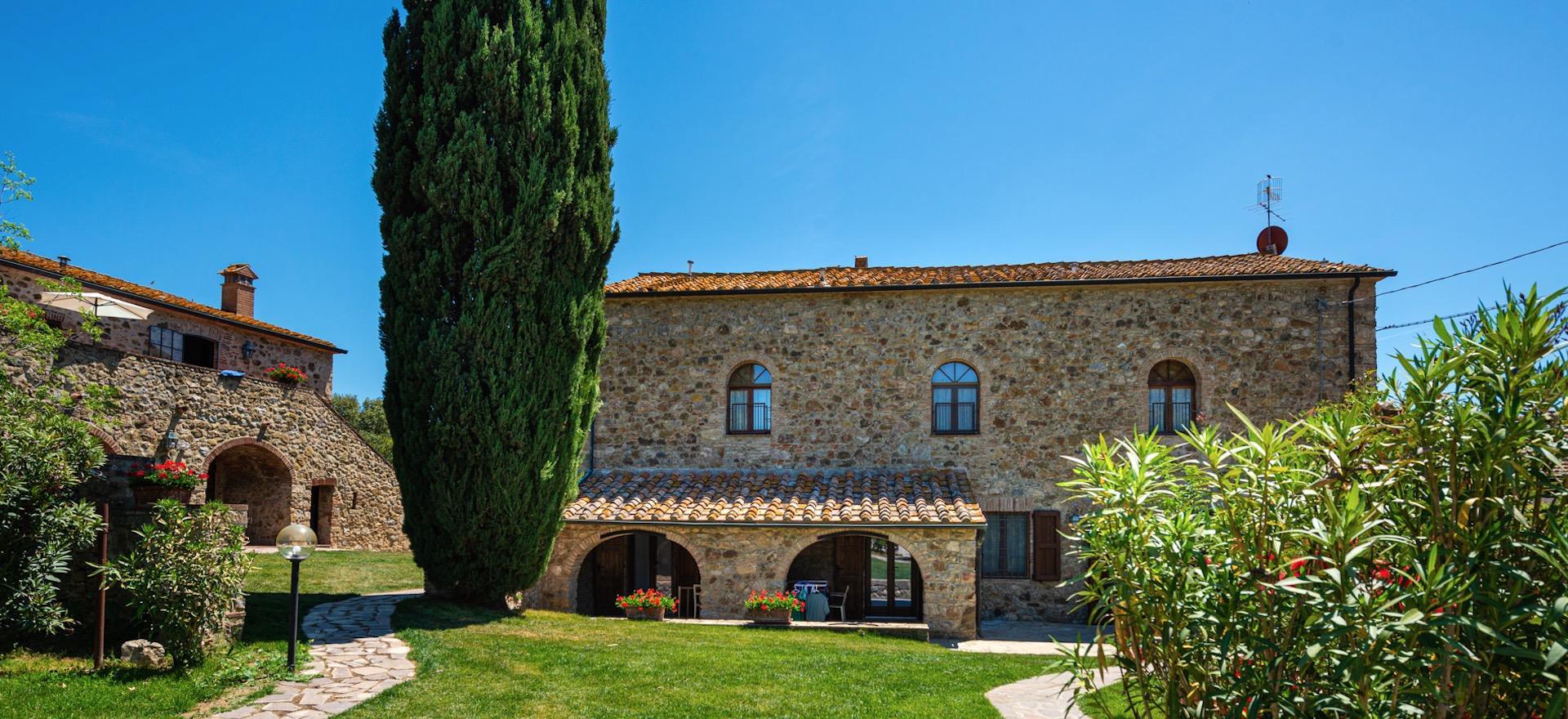 Agriturismo Toscane Gezinsvriendelijke agriturismo Toscane met 5 zwembaden