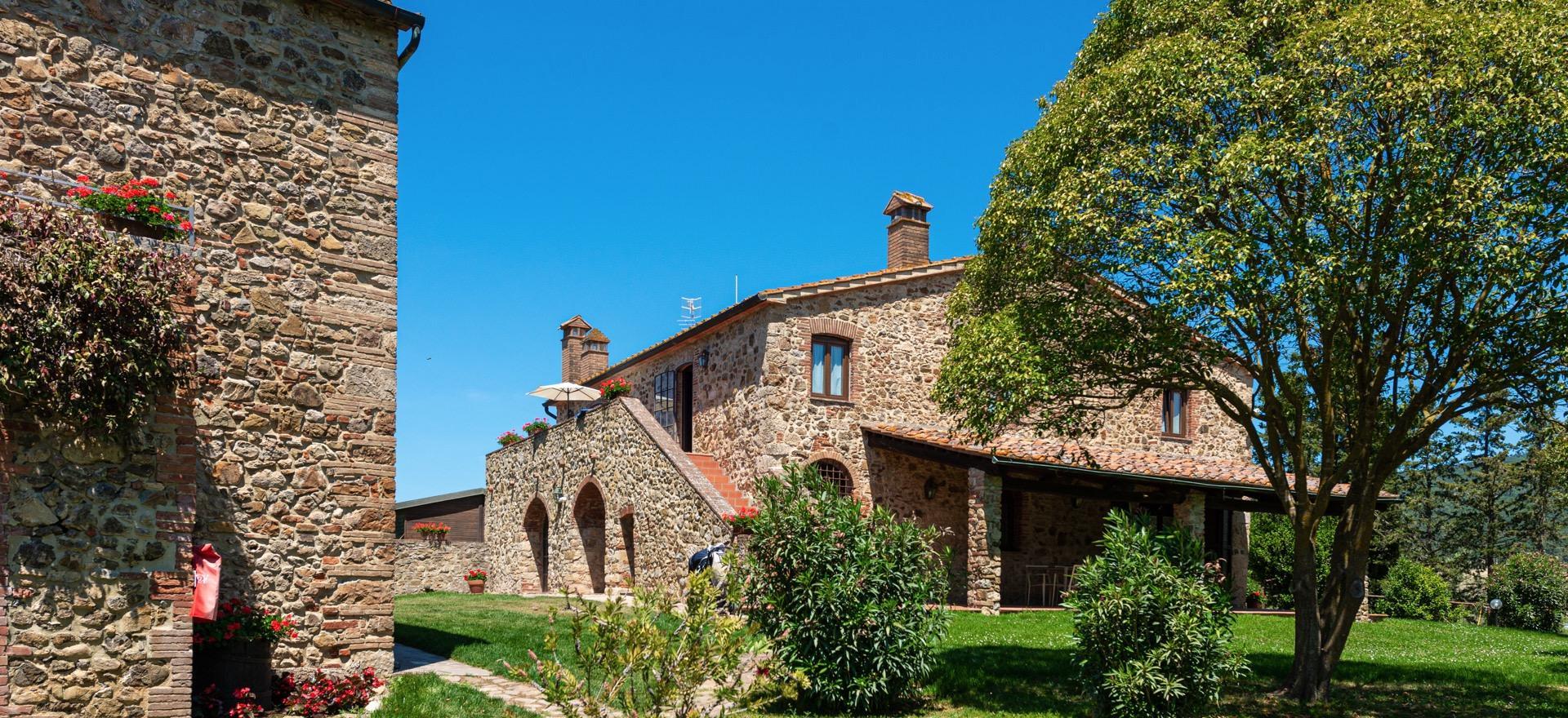 Agriturismo Toscane Gezinsvriendelijke agriturismo Toscane met 5 zwembaden