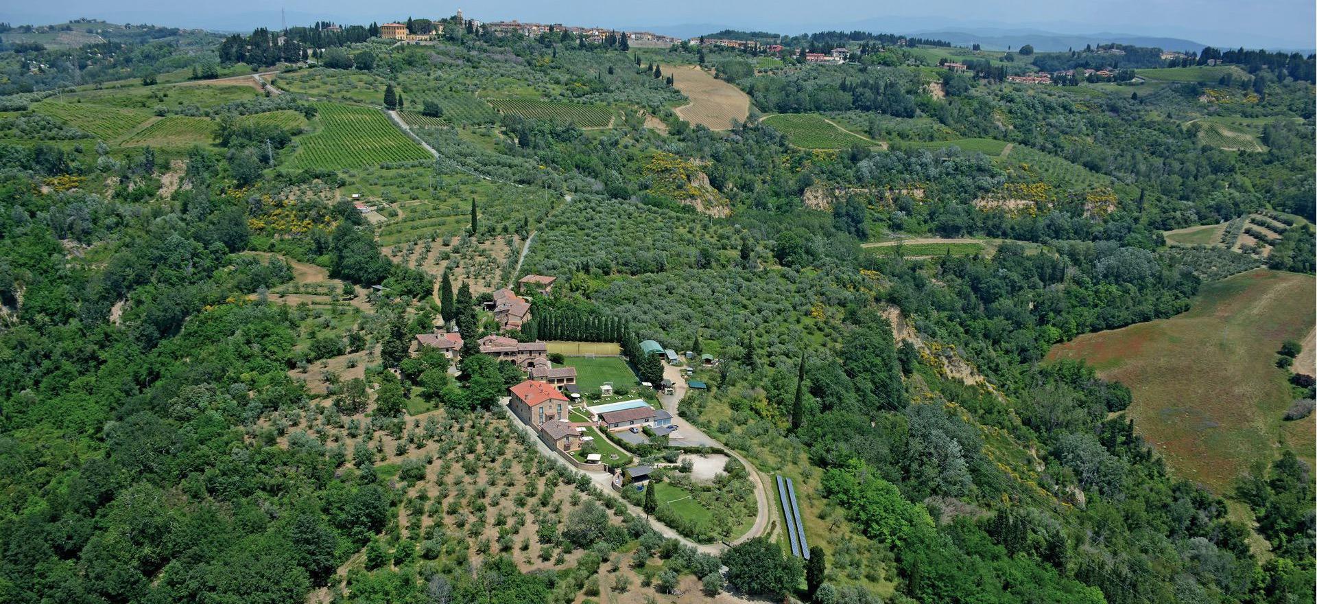 Agriturismo Toscane Wijnboerderij met zwembad en tennisbaan in Toscane