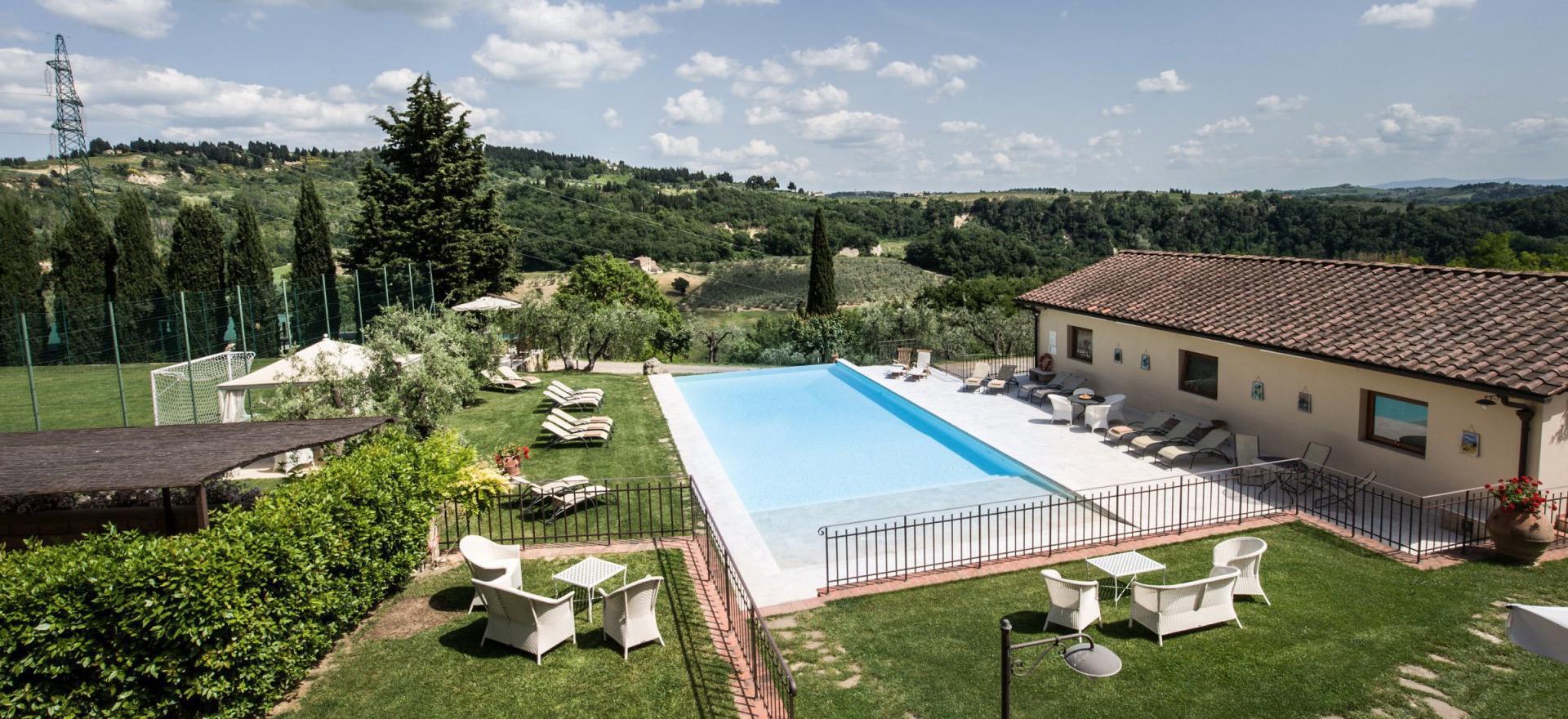 Agriturismo Toscane Wijnboerderij met zwembad en tennisbaan in Toscane