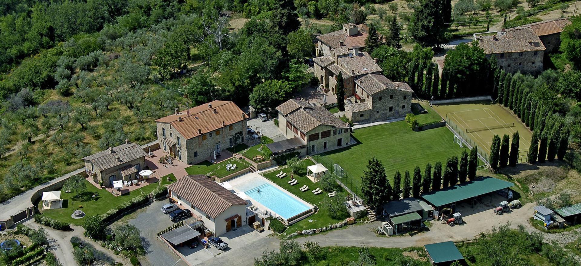 Agriturismo Toscane Wijnboerderij met zwembad en tennisbaan in Toscane